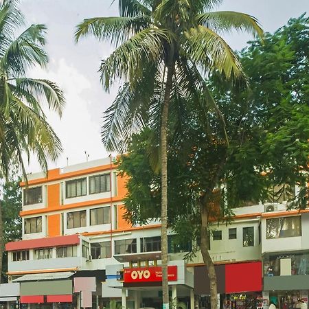 Flagship 4387 Hotel Theem Plaaza Nashik Bagian luar foto