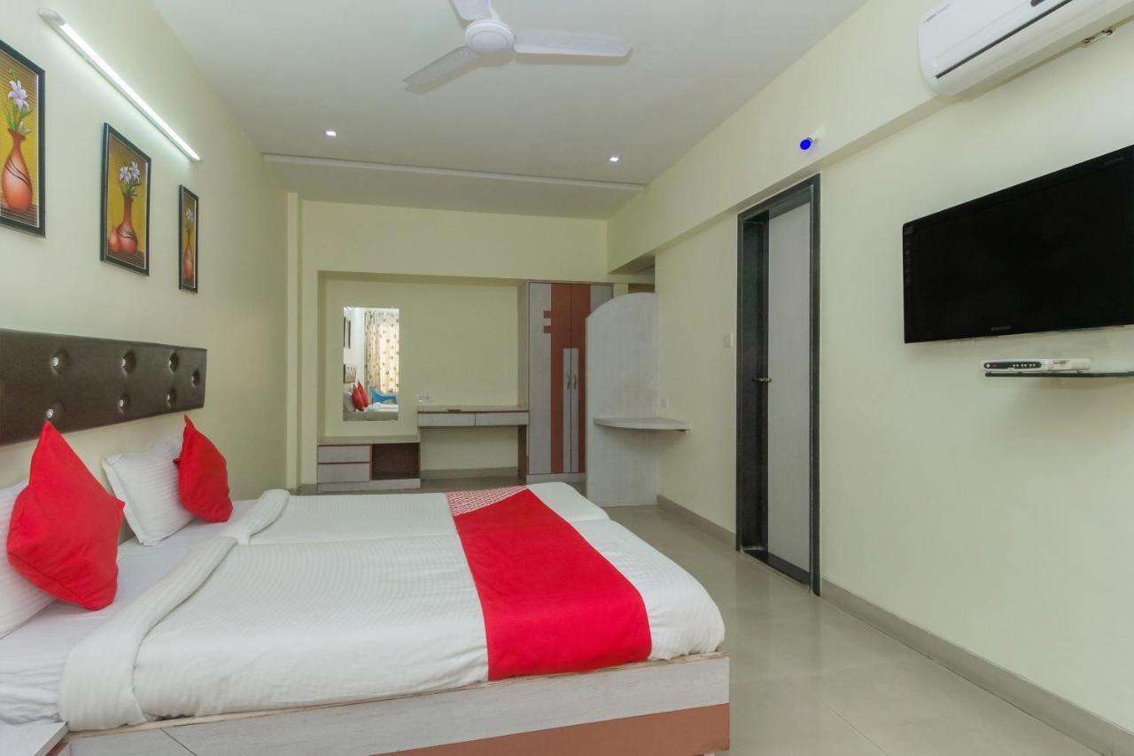 Flagship 4387 Hotel Theem Plaaza Nashik Bagian luar foto