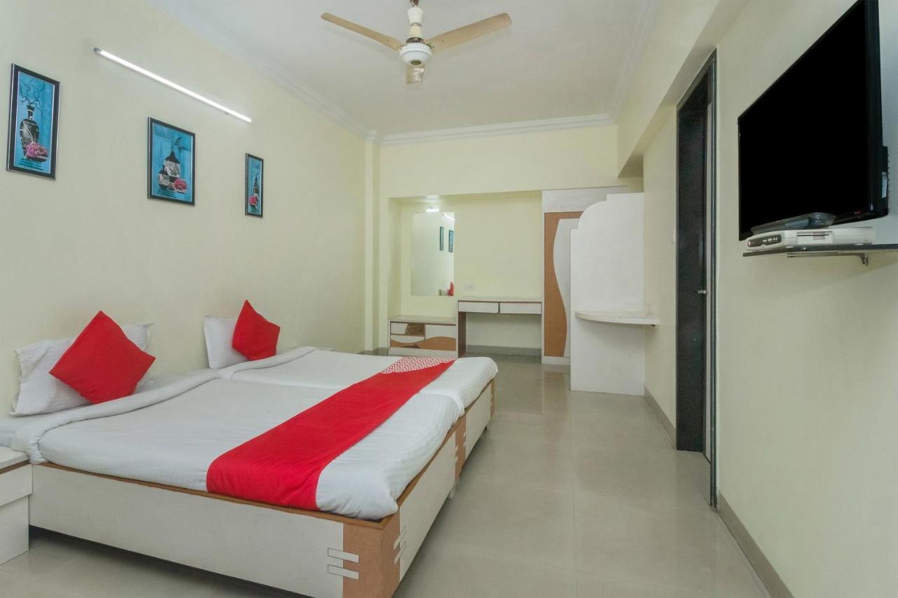 Flagship 4387 Hotel Theem Plaaza Nashik Bagian luar foto