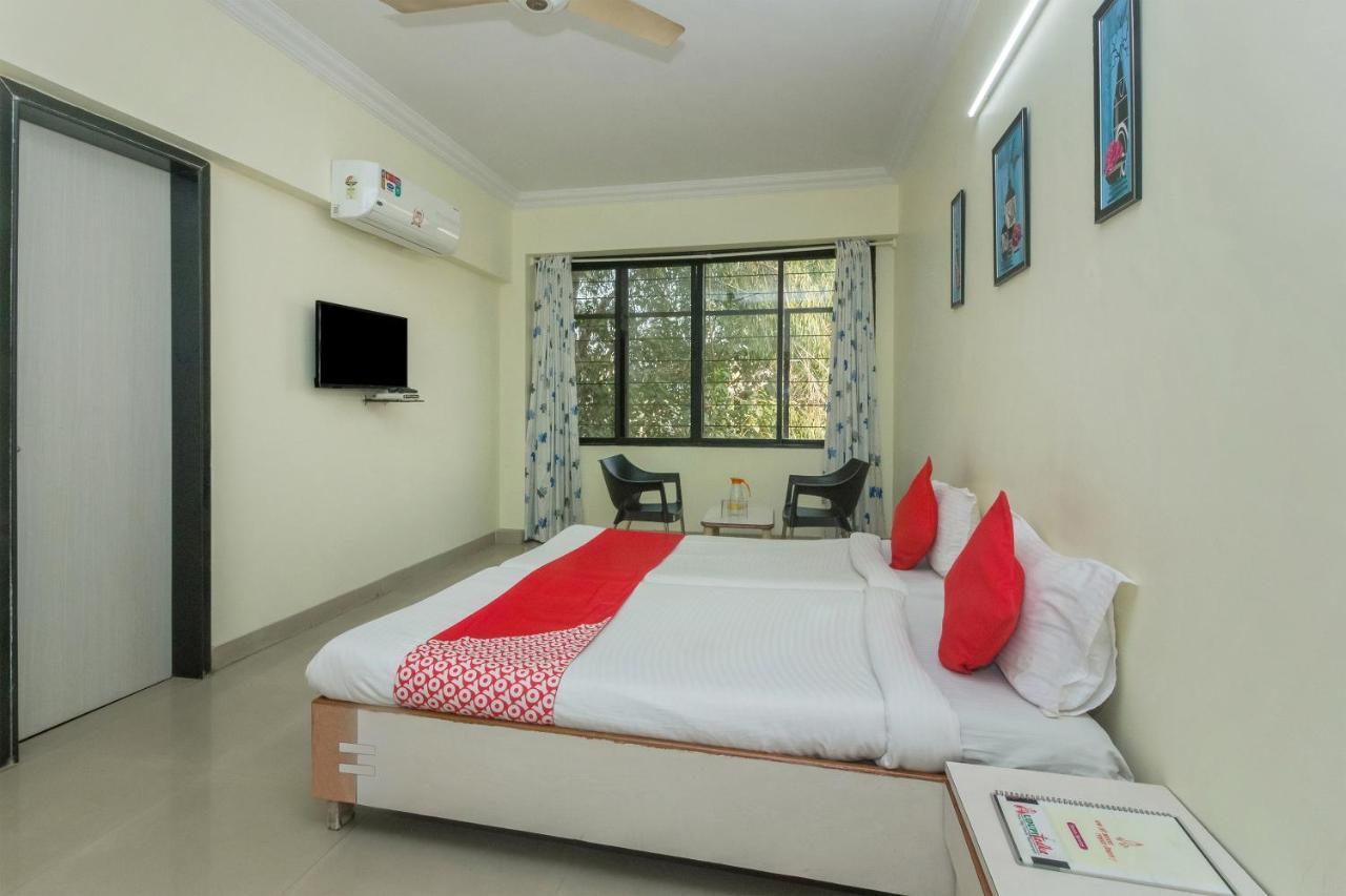 Flagship 4387 Hotel Theem Plaaza Nashik Bagian luar foto